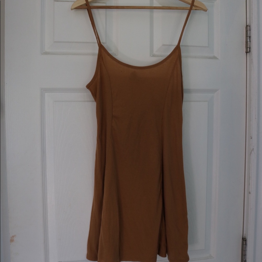 Simple mustard flowy dress 🌼